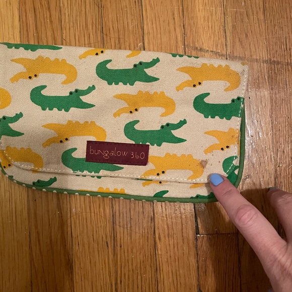 Bungalow 360 crocodiles clutch - Picture 2 of 6